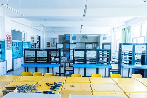 重慶哪個學校的計算機控制技術專業(yè)好？