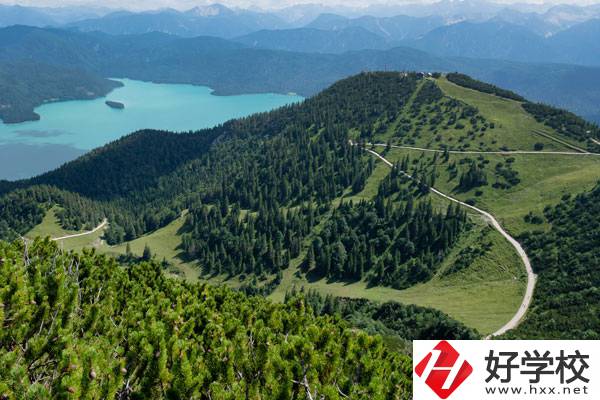 湘潭縣第一職業(yè)中專技術學校有哪些特色專業(yè)？