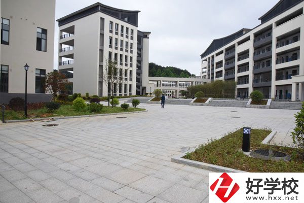 新晃侗族自治縣職業(yè)中等專(zhuān)業(yè)學(xué)校好不好？