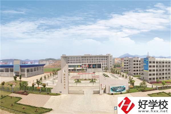在婁底有開設(shè)航空專業(yè)的職校嗎？學(xué)航空專業(yè)有前途嗎？