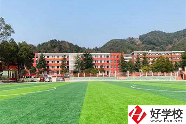 岳陽市理工職業(yè)技術(shù)學(xué)校運(yùn)動(dòng)場(chǎng)