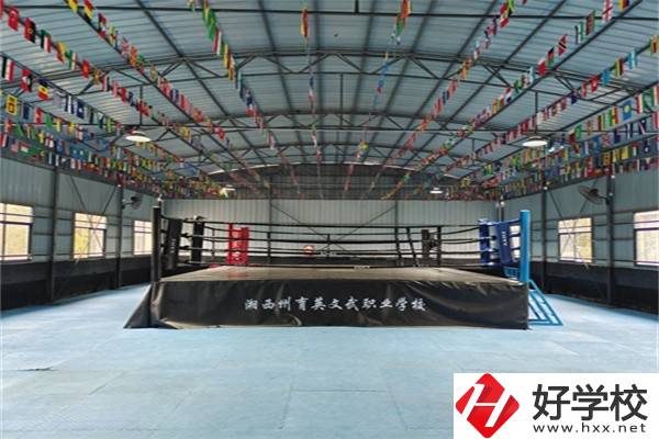 湖南省鳳凰縣有哪些中專？辦學特色是什么？