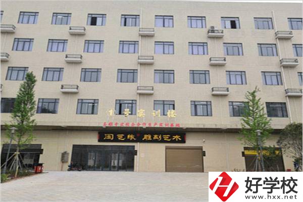 郴州市臨武縣中專學(xué)校有什么專業(yè)？畢業(yè)能做什么？