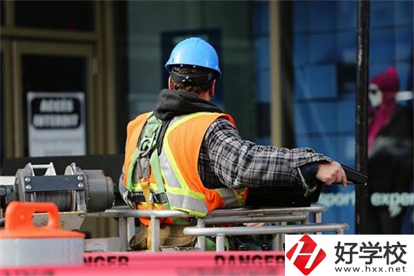 湖南中職學(xué)校什么專業(yè)“錢”途最好？有什么優(yōu)缺點(diǎn)？