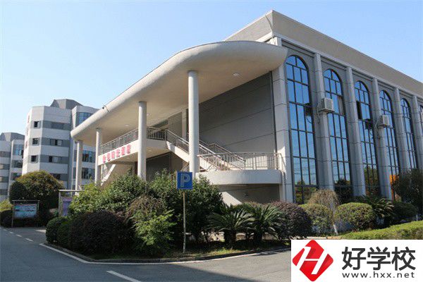 湖南有特色專業(yè)的中專有哪幾所？特色在哪里？