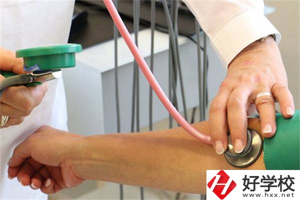 郴州有開設(shè)護(hù)理專業(yè)的中職嗎？哪些專業(yè)開設(shè)較多？