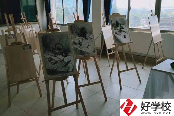 衡陽市文華藝術(shù)學(xué)校有哪些特色專業(yè)？