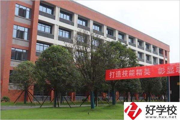 南縣職業(yè)中等專(zhuān)業(yè)學(xué)校的辦學(xué)條件怎么樣？有哪些專(zhuān)業(yè)？