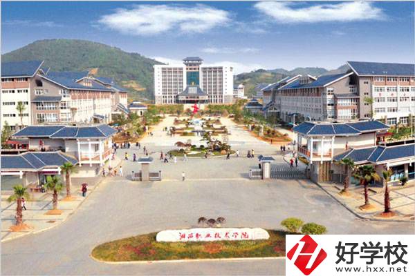 湘西州經(jīng)濟貿易學校校門
