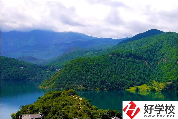 岳陽(yáng)哪些中職學(xué)校開(kāi)設(shè)電子商務(wù)專業(yè)？
