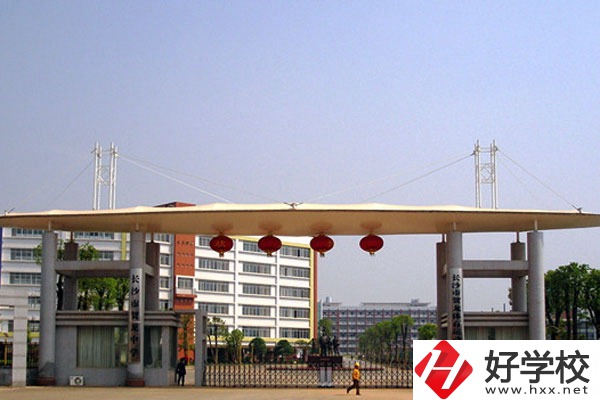 長(zhǎng)沙市賀龍?bào)w育運(yùn)動(dòng)學(xué)校推薦去嗎？學(xué)校好不好？