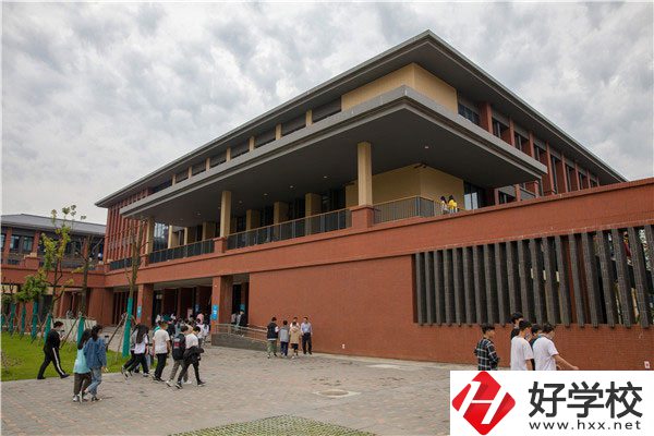 常德財經(jīng)學(xué)校的辦學(xué)條件怎么樣？