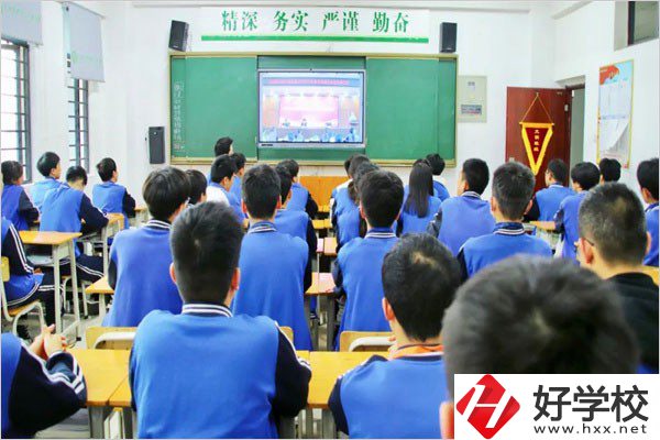 長沙華中涉外職業(yè)高中的商務(wù)日語專業(yè)怎么樣？學費貴嗎？