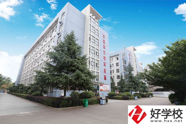 湘潭工貿(mào)中?？孔V嗎？收費標(biāo)準(zhǔn)是什么？