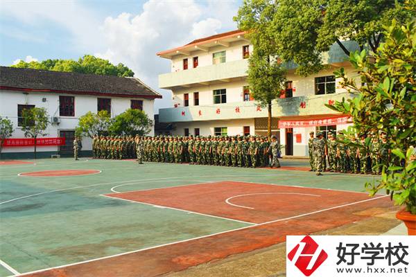 懷化市新華職業(yè)學(xué)校運(yùn)動(dòng)場