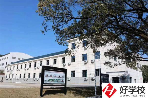 湖南有國家正規(guī)民辦技校嗎？民辦技校真的不值得讀嗎？