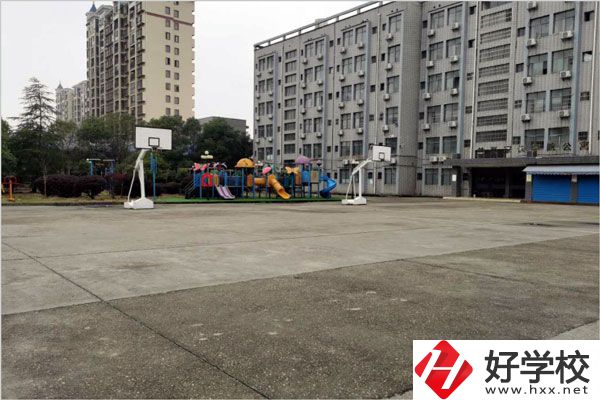 益陽(yáng)電腦美術(shù)職業(yè)學(xué)?；@球場(chǎng)