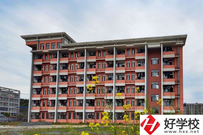 想在懷化會同縣學繪畫？這所中?？梢钥纯?></a></div>
            <dt><a href=