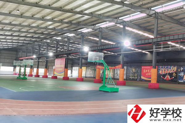 長沙華中醫(yī)衛(wèi)科技中等職業(yè)學(xué)?；@球場