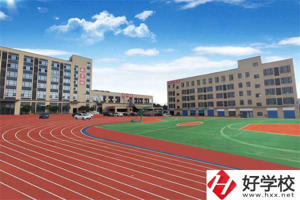婁底衛(wèi)校招初中生嗎？學費貴嗎？
