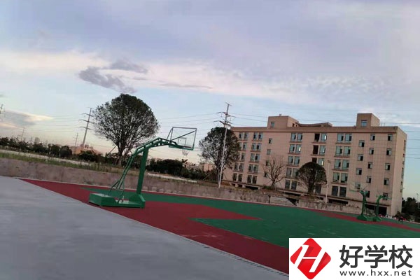 湘潭計算機(jī)技術(shù)學(xué)校是技校嗎？有什么專業(yè)？