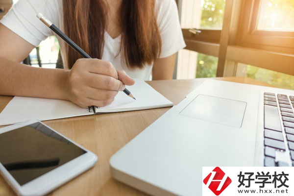 南岳區(qū)職業(yè)中等專業(yè)學(xué)校環(huán)境好不好，宿舍怎么樣？
