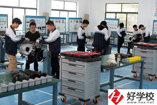 臨湘市職業(yè)中專學校學費需要多少？有沒有資助政策？