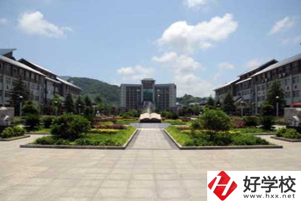 湘西州經(jīng)濟(jì)貿(mào)易學(xué)校開(kāi)設(shè)了哪些專(zhuān)業(yè)？學(xué)費(fèi)是多少？