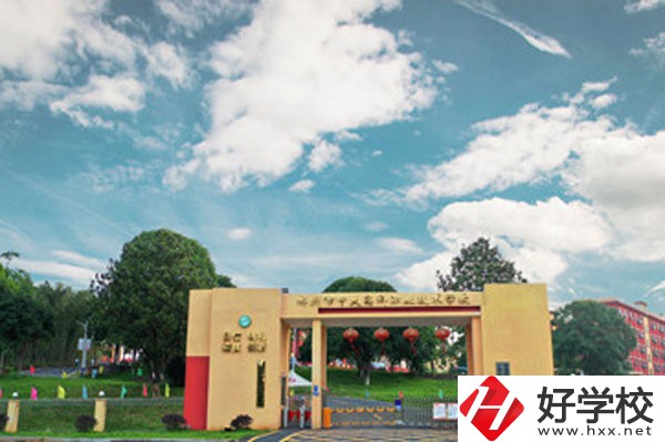 郴州市中大高科職業(yè)技術(shù)學(xué)校有哪些特色和優(yōu)勢(shì)？
