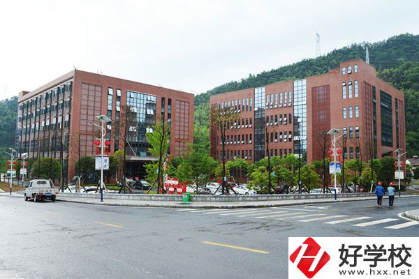 安化縣職業(yè)中專學(xué)校怎么樣，有哪些特色專業(yè)？