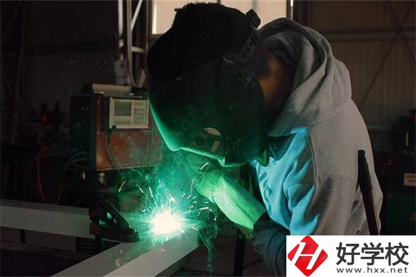 在湖南選擇技校就讀有什么優(yōu)勢(shì)？讀技校怎么樣？