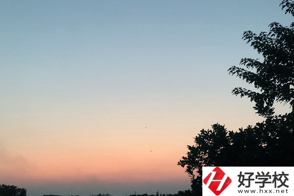 湖南有可以學(xué)口腔醫(yī)學(xué)的中專學(xué)校嗎？要求有哪些？