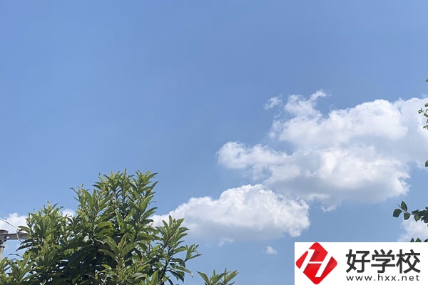 永州湘南職業(yè)技術(shù)學(xué)校環(huán)境以及食堂環(huán)境怎么樣？