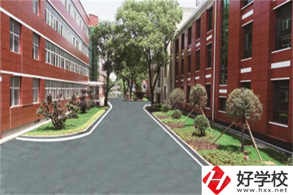 在婁底有開設(shè)航空專業(yè)的職校嗎？學(xué)航空專業(yè)有前途嗎？