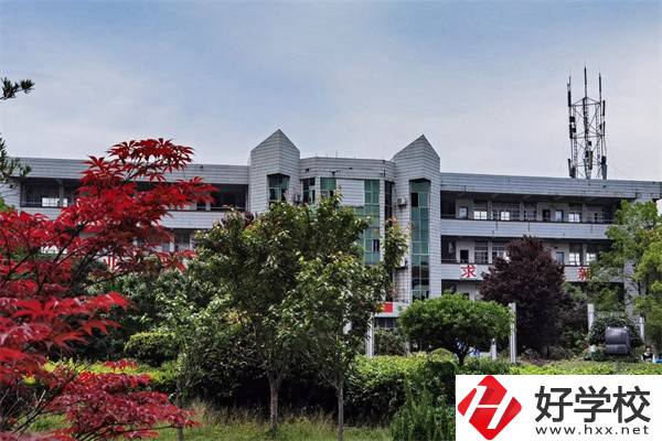 在懷化想學(xué)美術(shù)可以去什么中職？開設(shè)有什么專業(yè)？