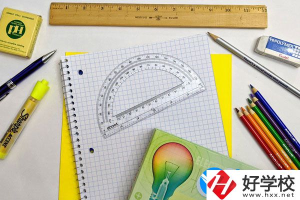 湘潭交通職業(yè)學(xué)校學(xué)費(fèi)貴不貴，宿舍怎么樣？