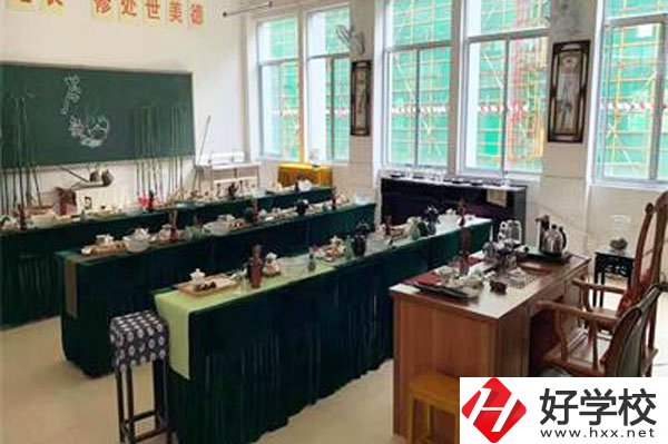 張家界旅游學(xué)校怎么樣？招生要求是什么？