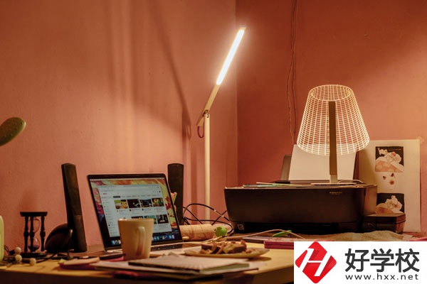 寧遠(yuǎn)縣九峰職業(yè)中專學(xué)校好不好？宿舍怎么樣？