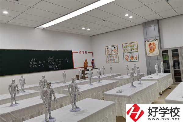 婁底衛(wèi)校招初中生嗎？學費貴嗎？