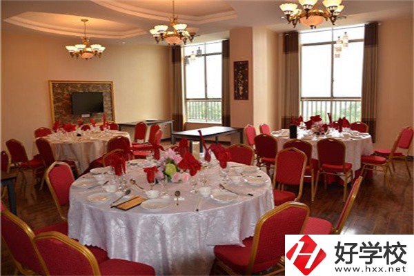 益陽(yáng)旅游管理的中職有哪些？專業(yè)就業(yè)前景如何？