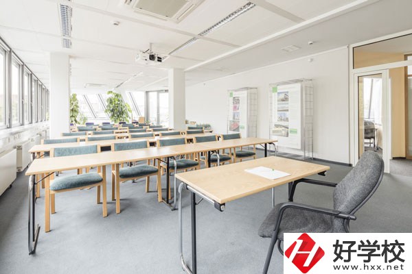 湖南耒陽師范有什么專業(yè)？學(xué)費(fèi)貴不貴？