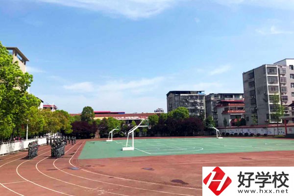 安鄉(xiāng)縣職業(yè)中專學(xué)校運(yùn)動(dòng)場(chǎng)