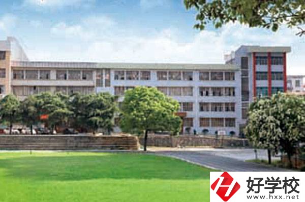 武岡市技工學(xué)校學(xué)費(fèi)多少錢？是公辦還是民辦？