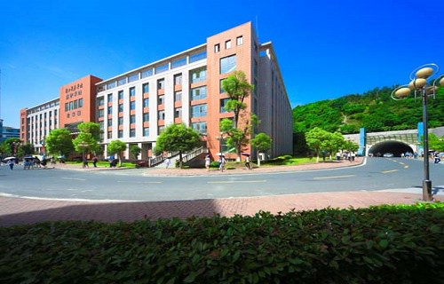湖北省醫(yī)藥學校