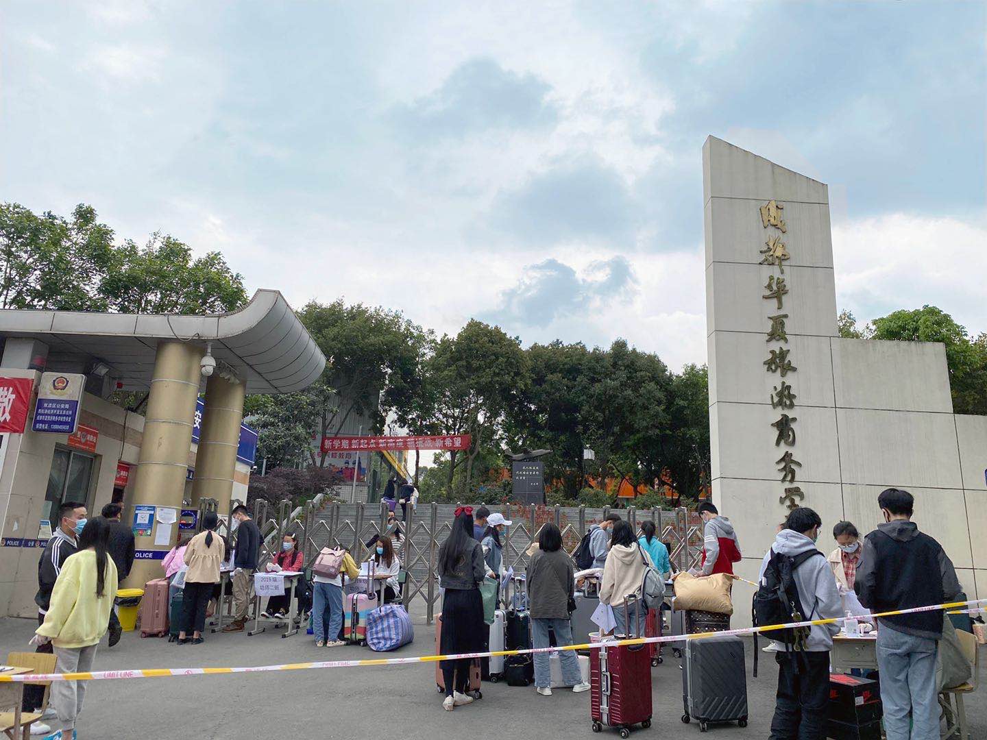 成都華夏旅游商務(wù)學(xué)校環(huán)境如何？