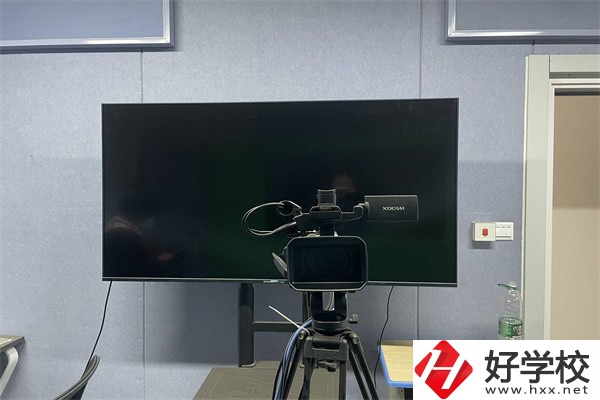株洲英泰職校是中專嗎？學(xué)費(fèi)需要多少？