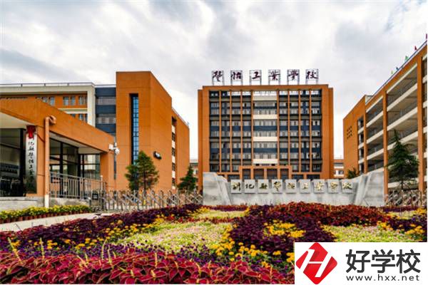 婁底有哪些公辦職高？職高和中專有什么區(qū)別？