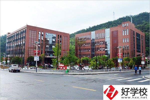 安化縣職業(yè)中專學(xué)校資助體系怎么樣？學(xué)校建設(shè)怎么樣？