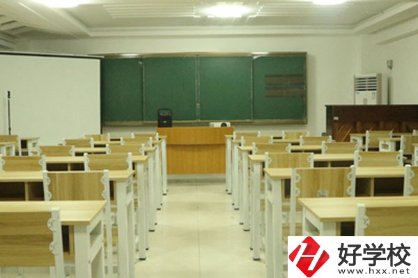 湖南長沙藝術(shù)學(xué)校專業(yè)學(xué)費(fèi)是多少，有哪些助學(xué)政策？