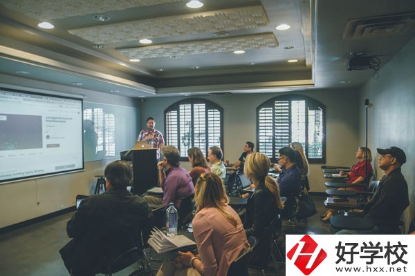 郴州有哪些公立的中專學(xué)校？專業(yè)有哪些？